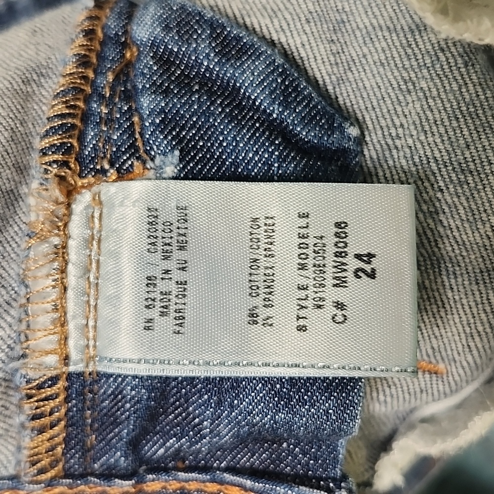 NWOT GUESS Women's Blue Denim Shorts - Picture 5 of 8